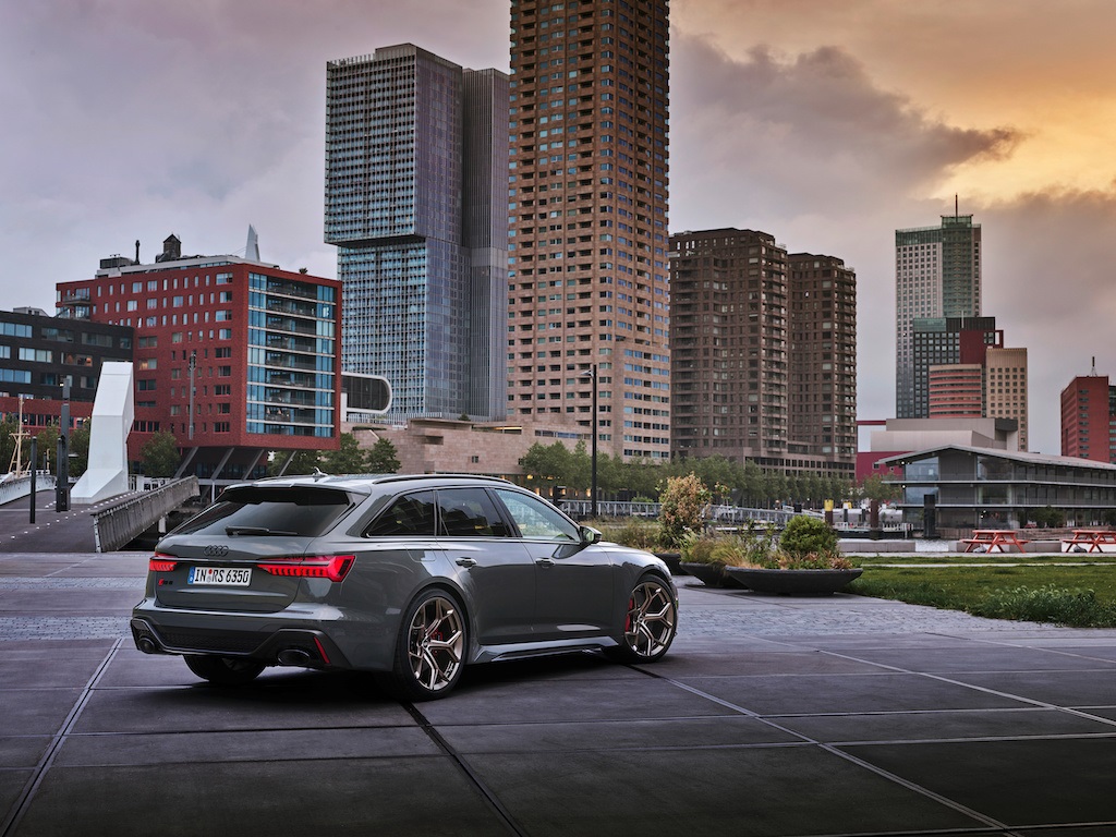 Audi RS 6 Avant performance (Nimbusgrå perleeffekt)
(Foto: Audi Sport)